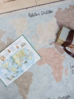 Tapis Coton Lavable Mappemonde LORENA CANALS Bleu Ciel - Lorena Canals -Meubles Pour Enfants Magasin tapis coton lavable mappemonde lorena canals 2